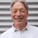 Christian (dr) trommelt am Schlagzeug mit einem präzisen, mitreißenden Groove.